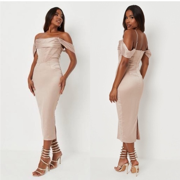 Robe Satinée évasée Carli Bybel X Missguided - Rose Foncé - Taille 2 - Sans Manches à Bretelles - Neuf Avec étiquettes